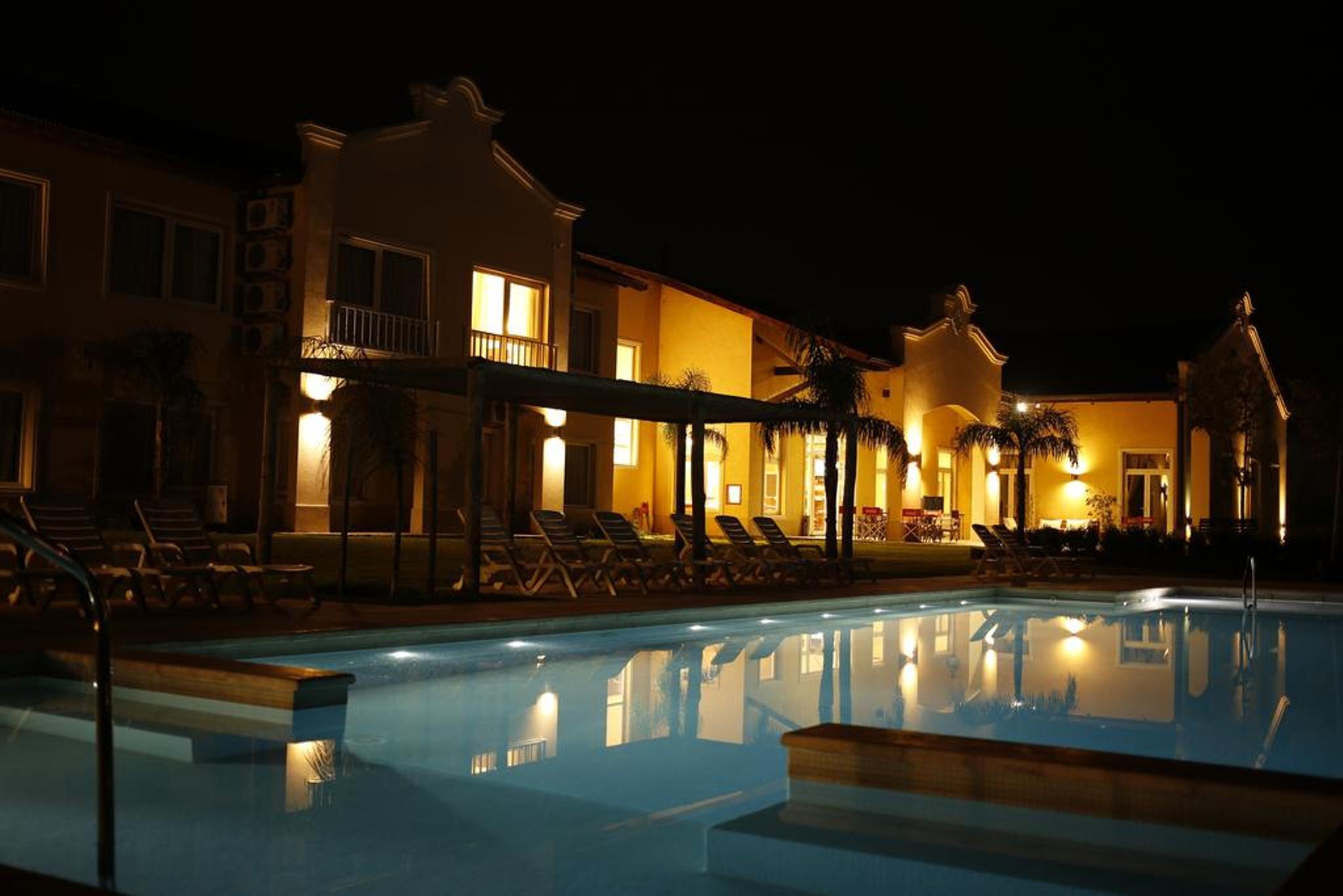 Hotel Howard Johnson Trenque Lauquen Exterior photo