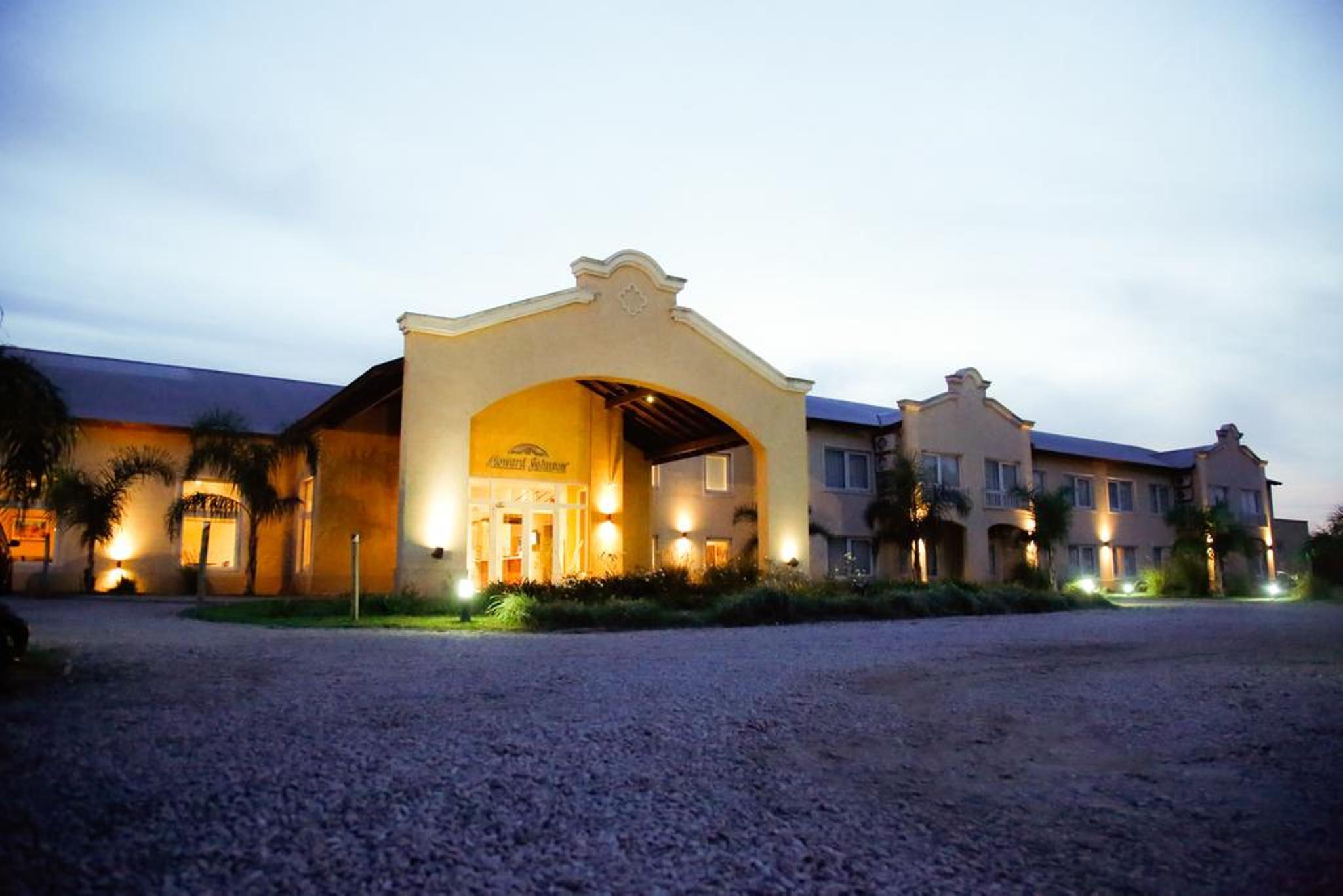 Hotel Howard Johnson Trenque Lauquen Exterior photo